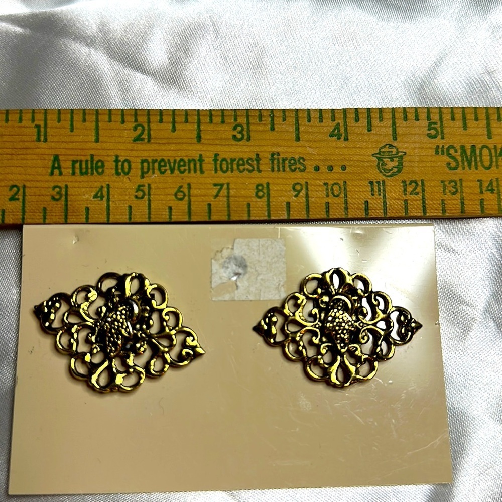 Gold Filagree Shoe Clips- Dress Up Your Pumps!